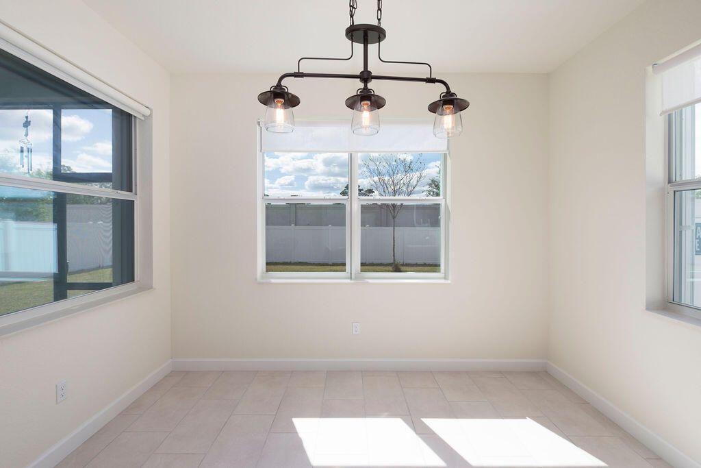 Active With Contract: $399,900 (3 beds, 2 baths, 1649 Square Feet)