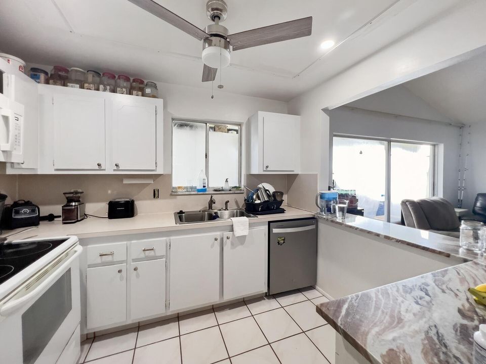 For Sale: $179,000 (2 beds, 2 baths, 1103 Square Feet)