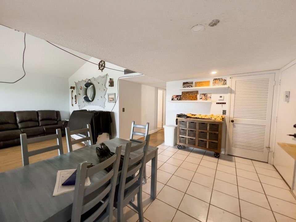 For Sale: $179,000 (2 beds, 2 baths, 1103 Square Feet)