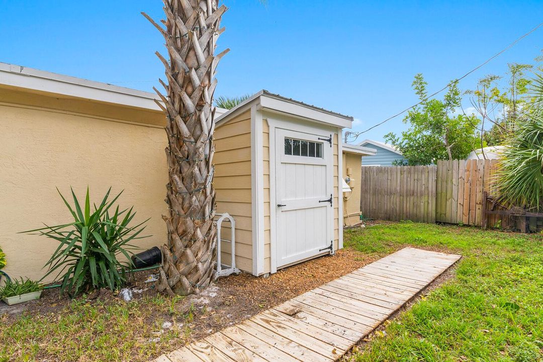 Active With Contract: $2,500 (2 beds, 1 baths, 750 Square Feet)