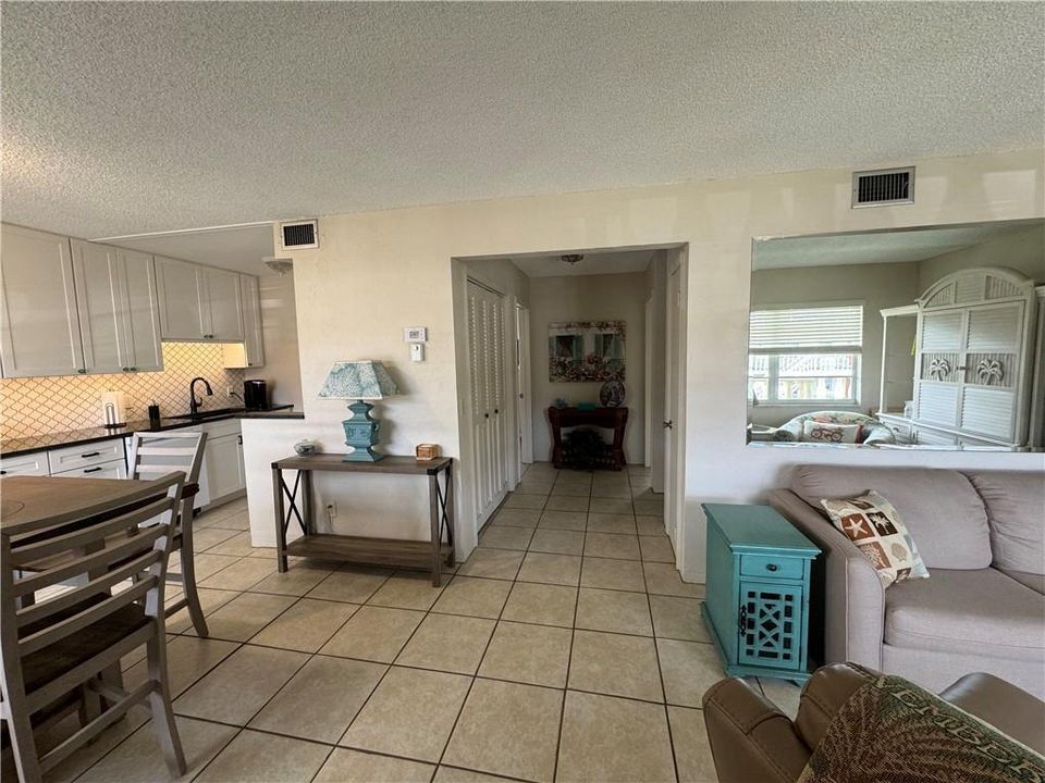 For Sale: $140,000 (2 beds, 2 baths, 860 Square Feet)