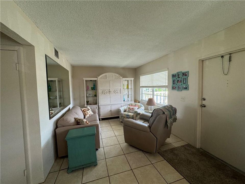 For Sale: $140,000 (2 beds, 2 baths, 860 Square Feet)