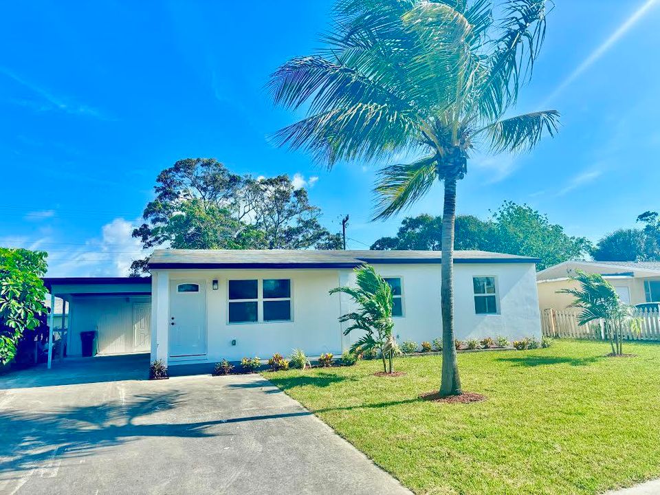 Active With Contract: $450,000 (4 beds, 2 baths, 1268 Square Feet)