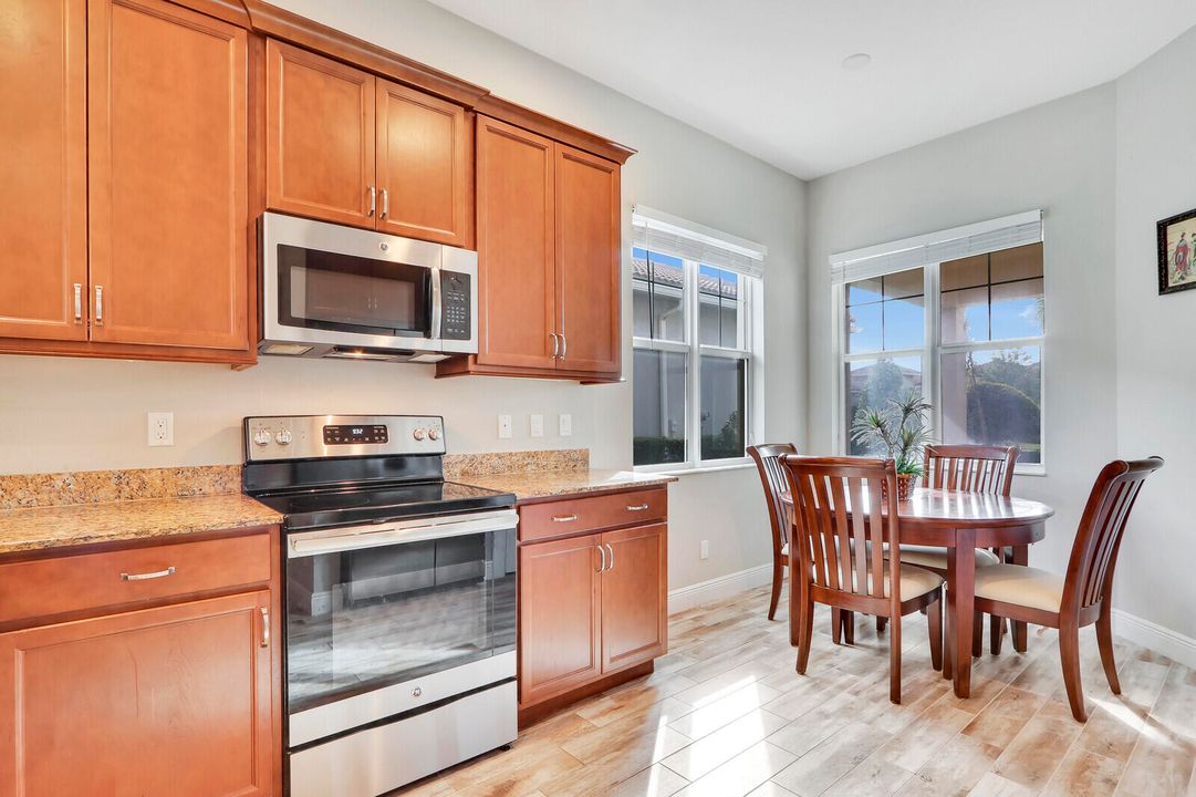 Active With Contract: $3,000 (2 beds, 2 baths, 1646 Square Feet)