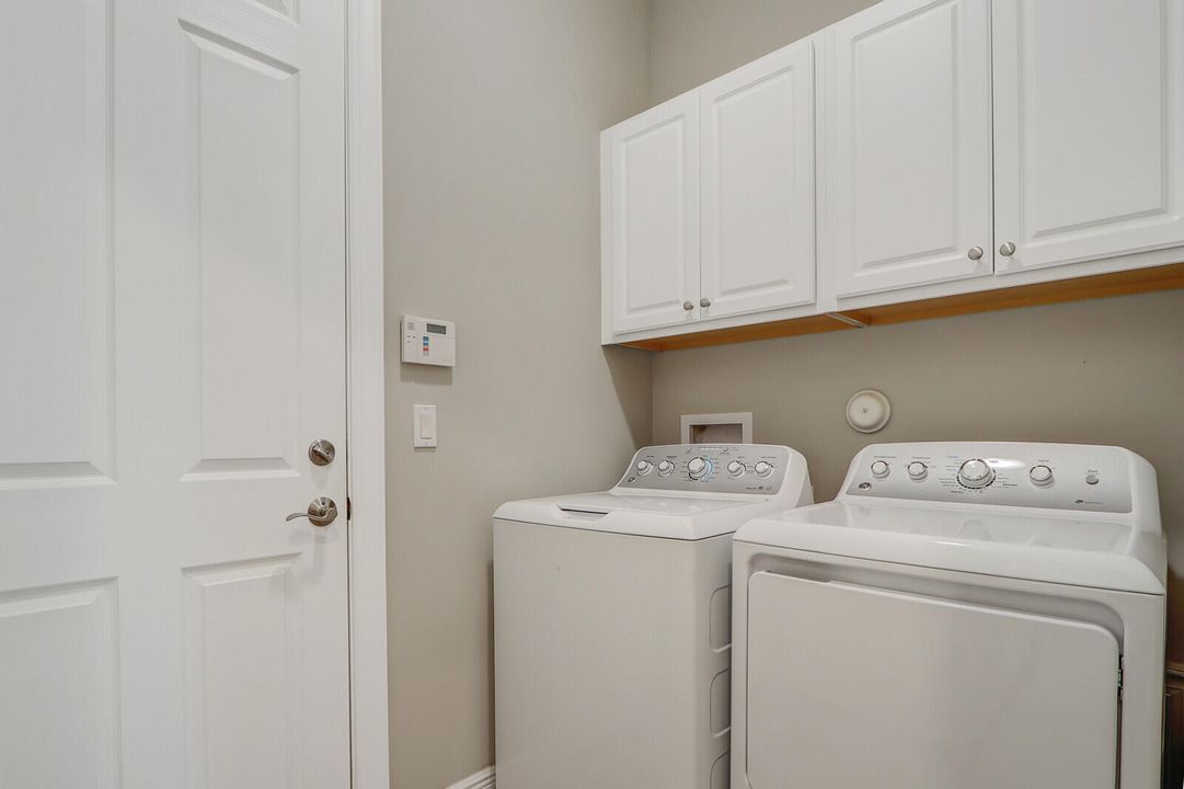 Active With Contract: $3,000 (2 beds, 2 baths, 1646 Square Feet)