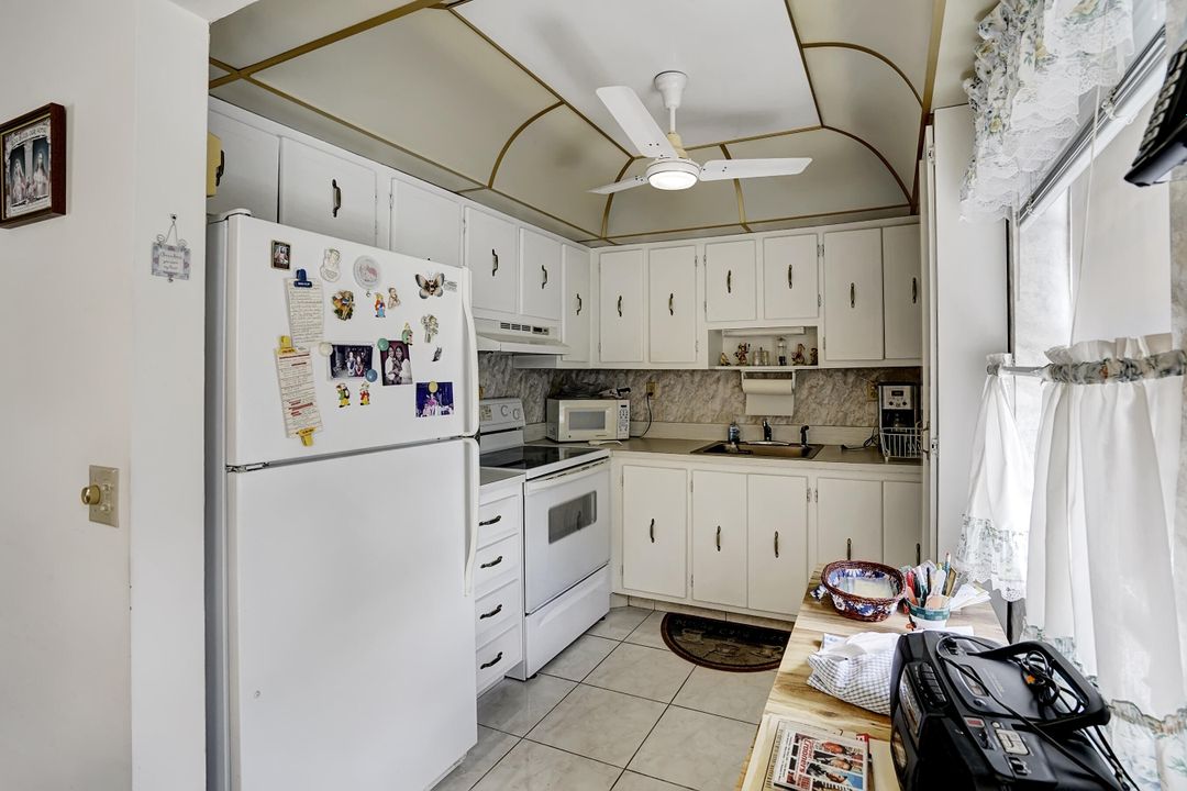 For Sale: $120,000 (2 beds, 2 baths, 902 Square Feet)