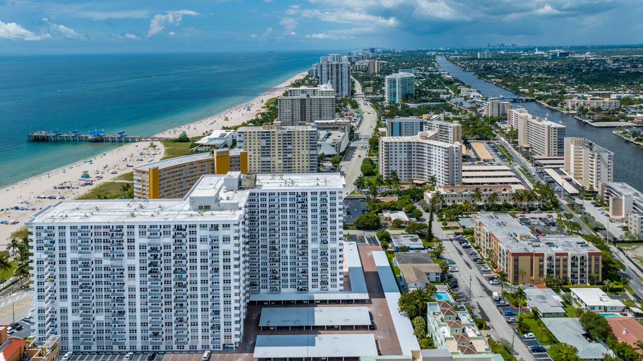 Active With Contract: $750,000 (2 beds, 2 baths, 1265 Square Feet)