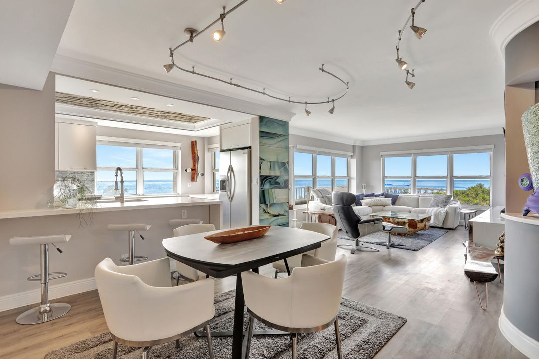 Active With Contract: $750,000 (2 beds, 2 baths, 1265 Square Feet)