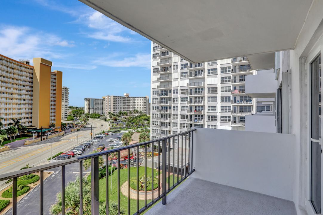 Active With Contract: $750,000 (2 beds, 2 baths, 1265 Square Feet)