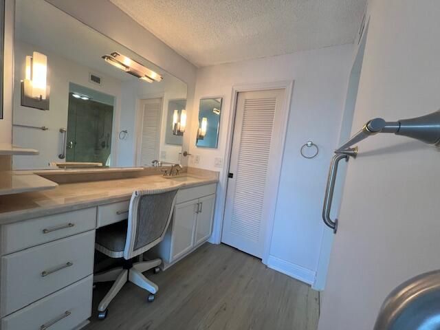 Active With Contract: $2,800 (2 beds, 2 baths, 1130 Square Feet)