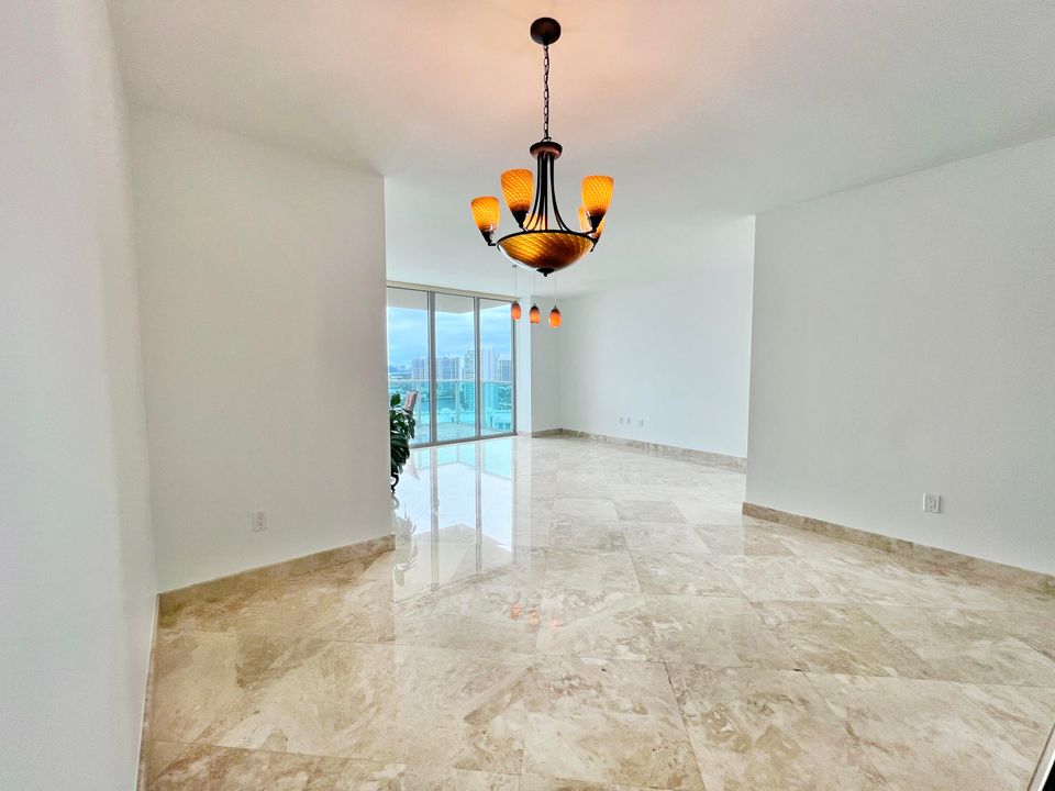 For Sale: $860,000 (3 beds, 2 baths, 1883 Square Feet)