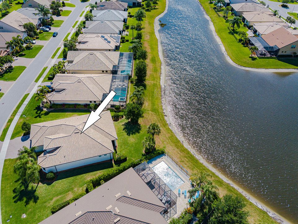 Active With Contract: $699,900 (3 beds, 3 baths, 2488 Square Feet)