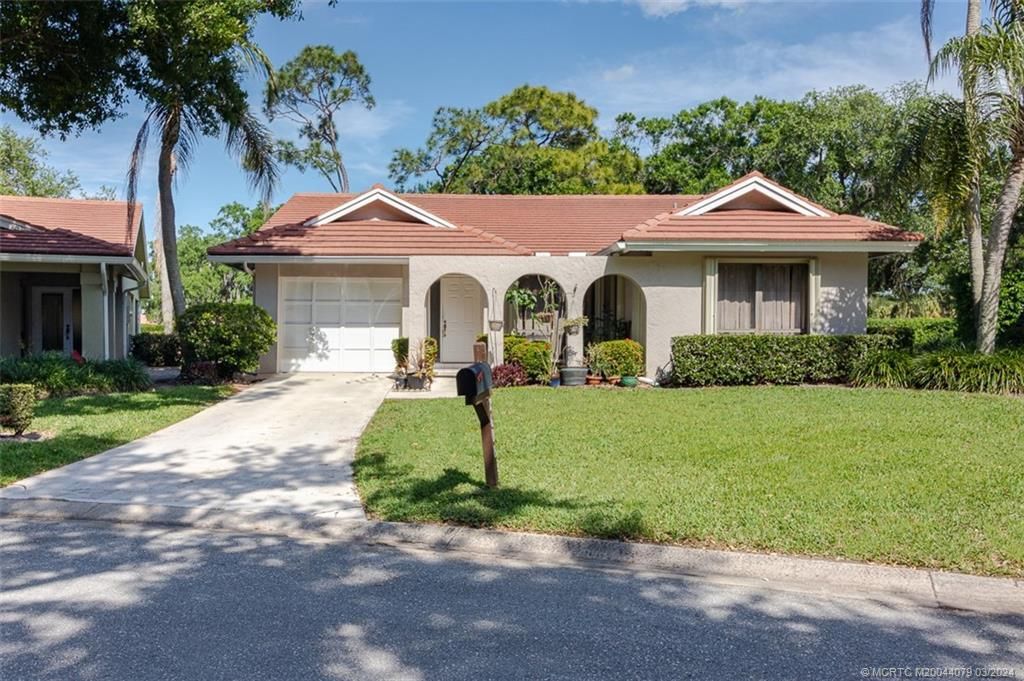Recently Sold: $395,000 (3 beds, 2 baths, 1596 Square Feet)