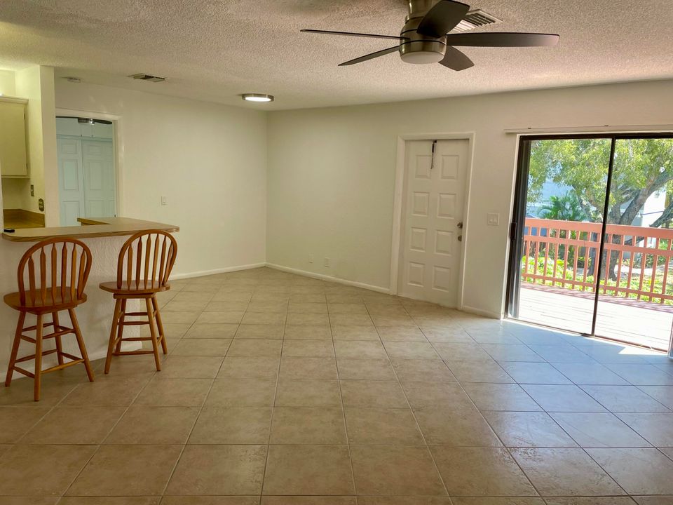 Active With Contract: $1,610 (1 beds, 1 baths, 722 Square Feet)