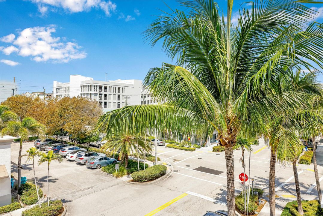 Active With Contract: $1,150,000 (3 beds, 2 baths, 2100 Square Feet)