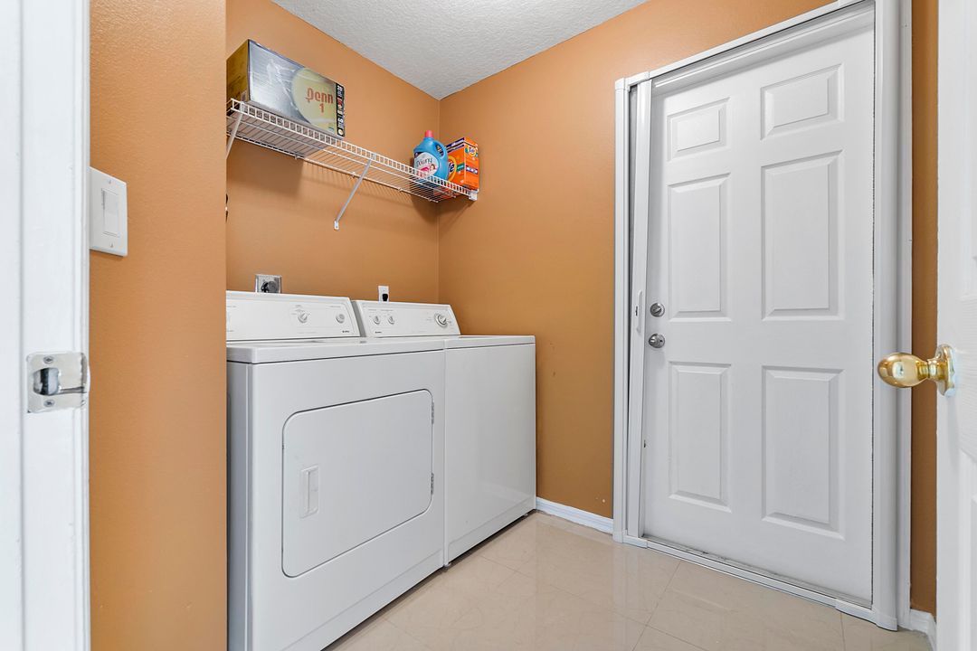 Active With Contract: $325,000 (3 beds, 2 baths, 1313 Square Feet)