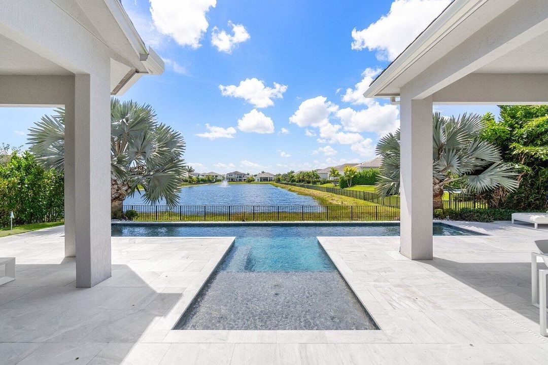 For Sale: $3,975,000 (6 beds, 4 baths, 5400 Square Feet)