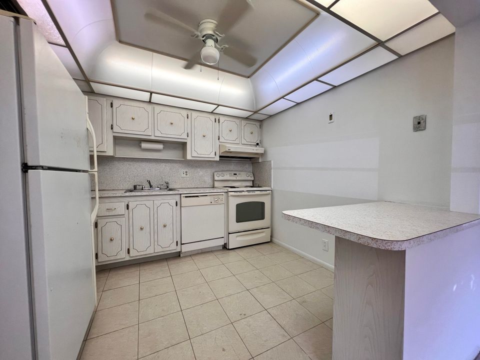 For Sale: $264,000 (2 beds, 2 baths, 1062 Square Feet)