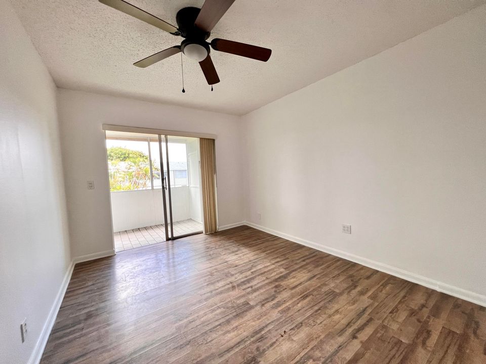 For Rent: $1,800 (2 beds, 1 baths, 798 Square Feet)