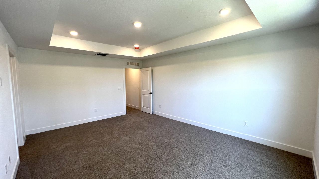 For Rent: $3,400 (3 beds, 2 baths, 1986 Square Feet)