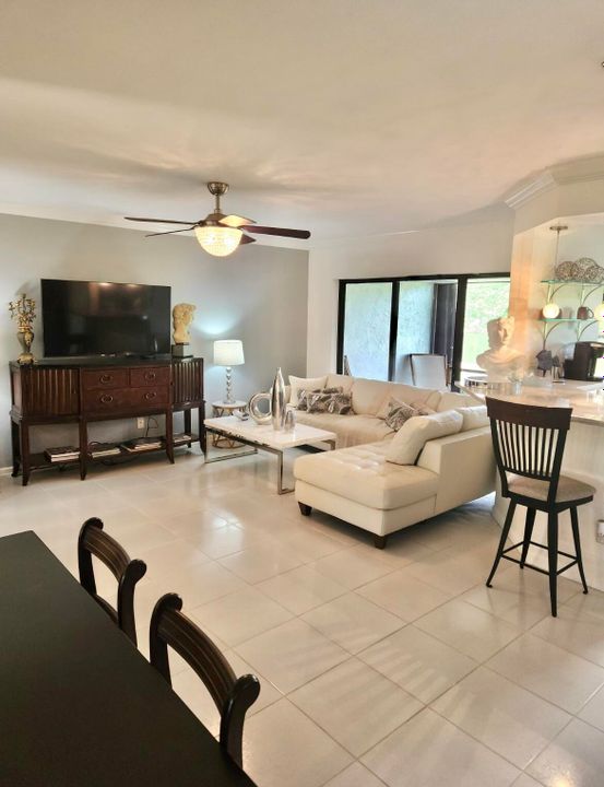 For Sale: $449,000 (2 beds, 2 baths, 1071 Square Feet)