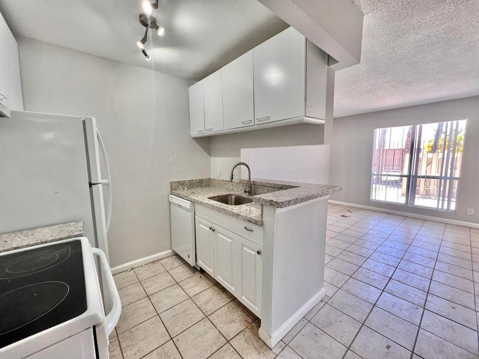 For Rent: $1,550 (1 beds, 1 baths, 495 Square Feet)