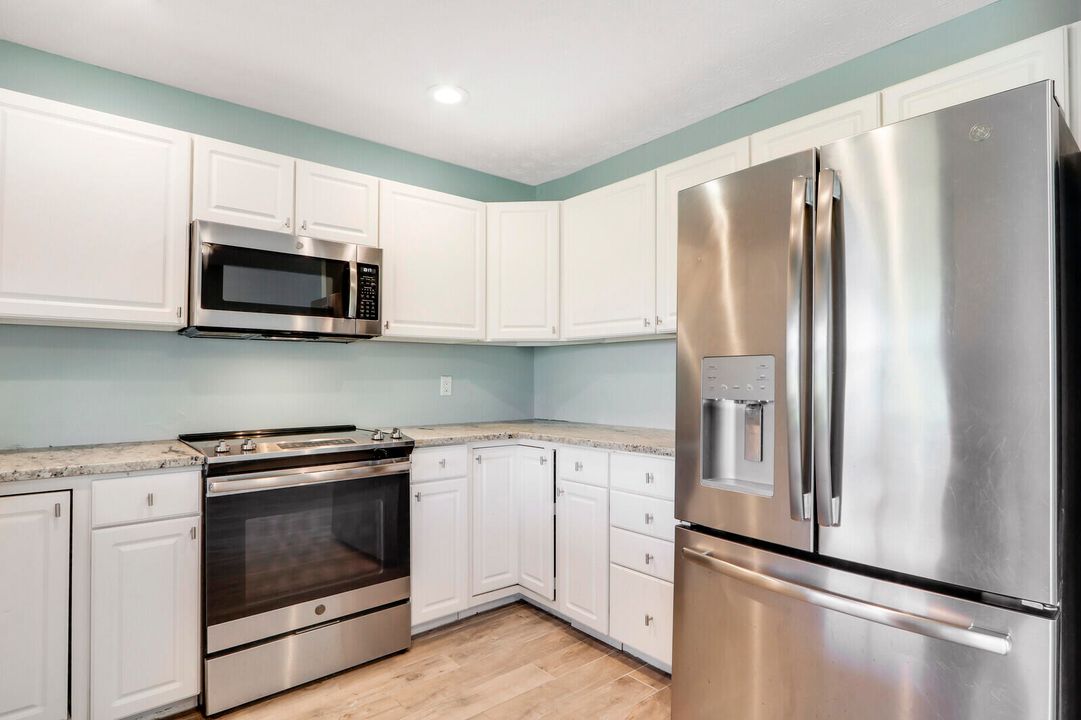 Active With Contract: $400,000 (2 beds, 2 baths, 1134 Square Feet)