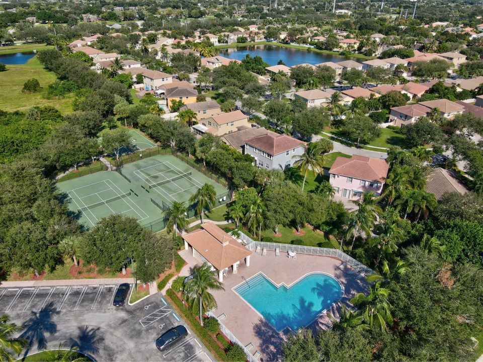 Active With Contract: $473,500 (4 beds, 2 baths, 1979 Square Feet)