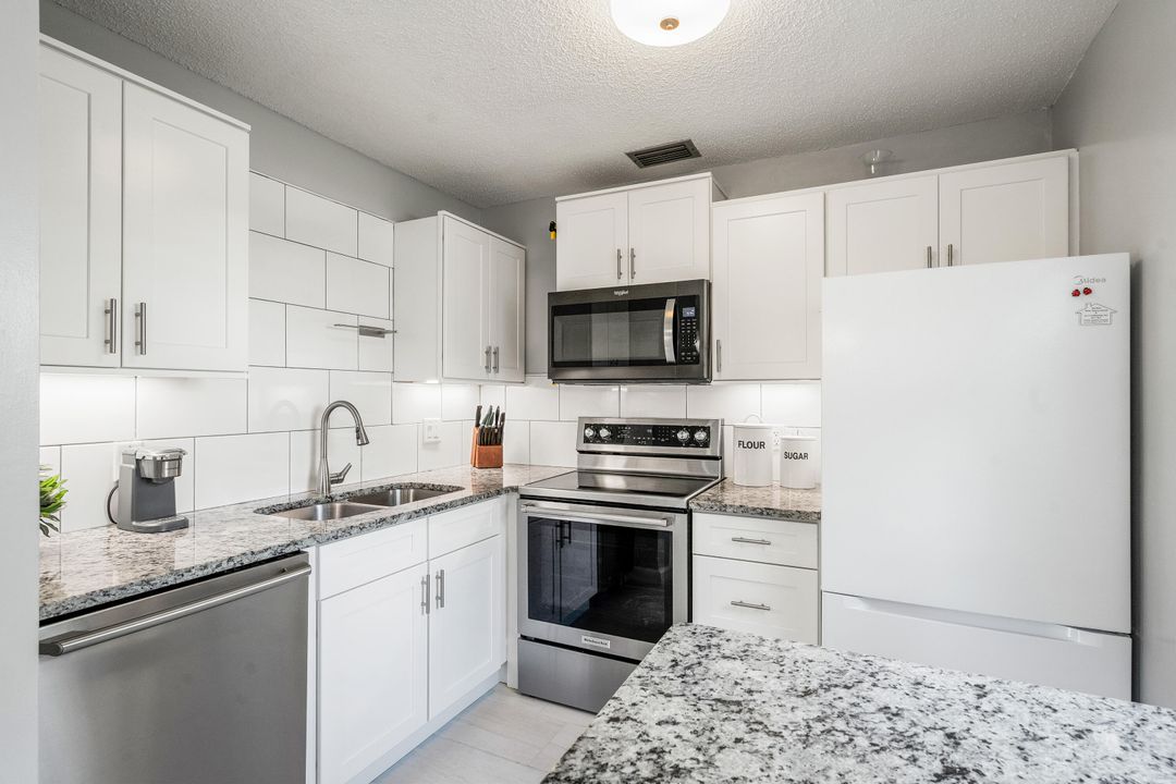For Sale: $154,000 (2 beds, 2 baths, 1000 Square Feet)