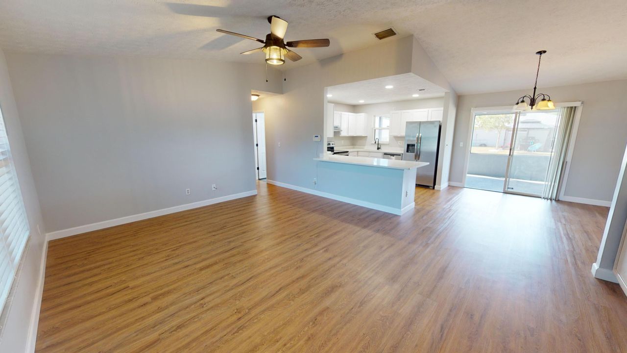 Active With Contract: $2,650 (3 beds, 2 baths, 1336 Square Feet)