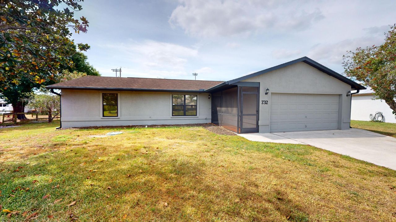 Active With Contract: $2,650 (3 beds, 2 baths, 1336 Square Feet)