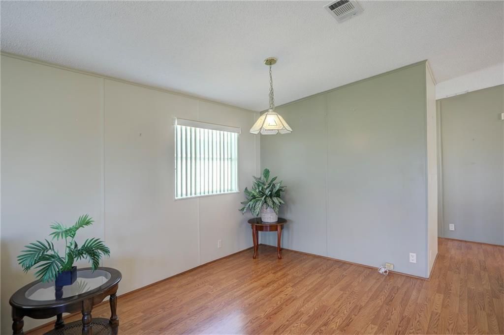 For Sale: $274,000 (2 beds, 2 baths, 1384 Square Feet)