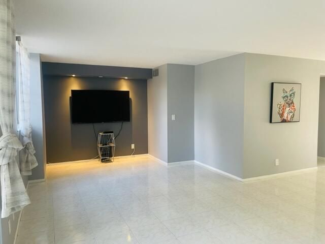Active With Contract: $2,200 (2 beds, 2 baths, 1200 Square Feet)