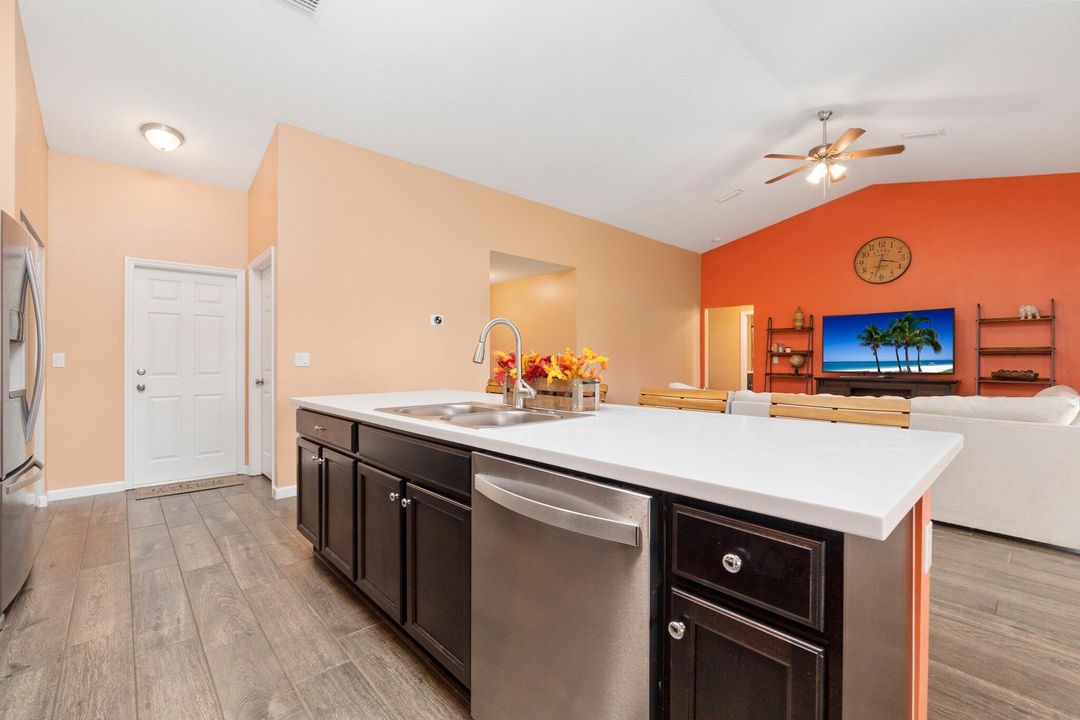 Active With Contract: $3,175 (4 beds, 2 baths, 1915 Square Feet)