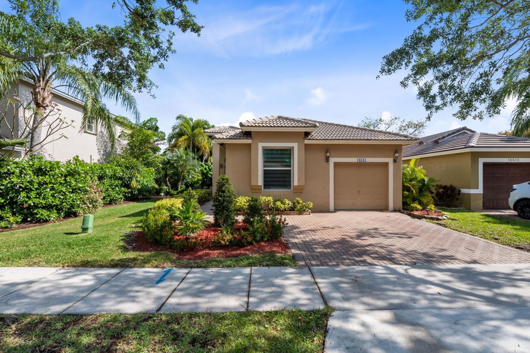 Active With Contract: $729,999 (3 beds, 2 baths, 1495 Square Feet)