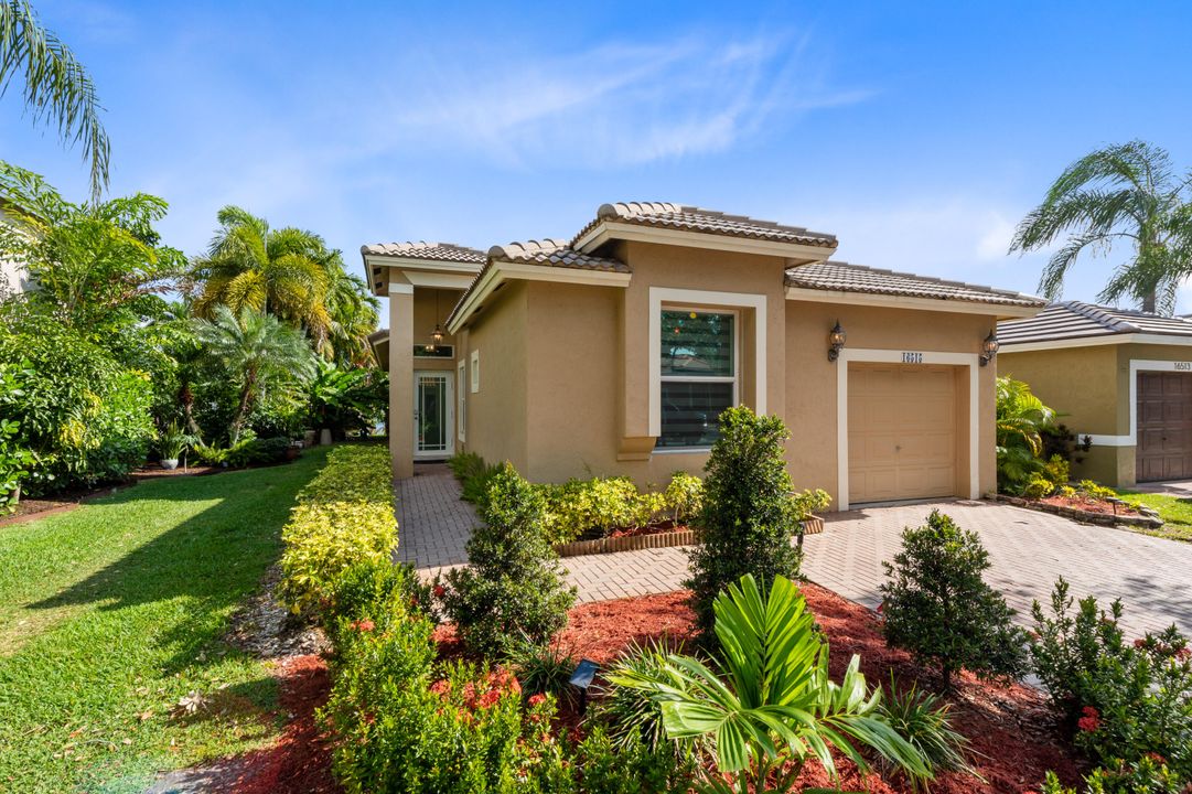 Active With Contract: $729,999 (3 beds, 2 baths, 1495 Square Feet)
