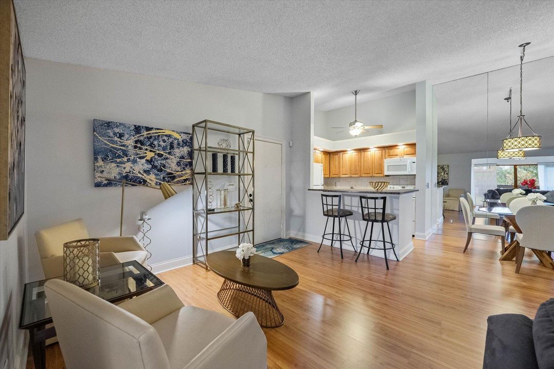 Active With Contract: $319,000 (2 beds, 2 baths, 1268 Square Feet)