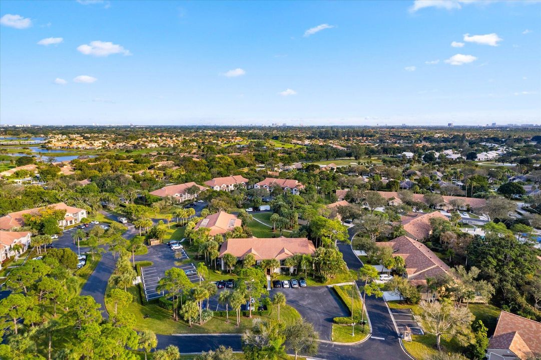 Active With Contract: $319,000 (2 beds, 2 baths, 1268 Square Feet)