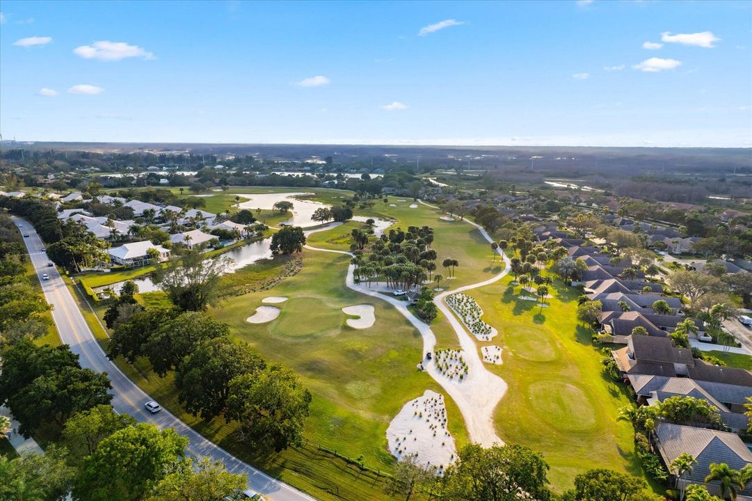 Active With Contract: $319,000 (2 beds, 2 baths, 1268 Square Feet)