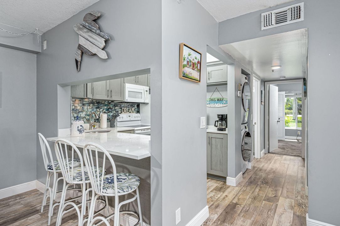 Active With Contract: $384,900 (2 beds, 2 baths, 1090 Square Feet)