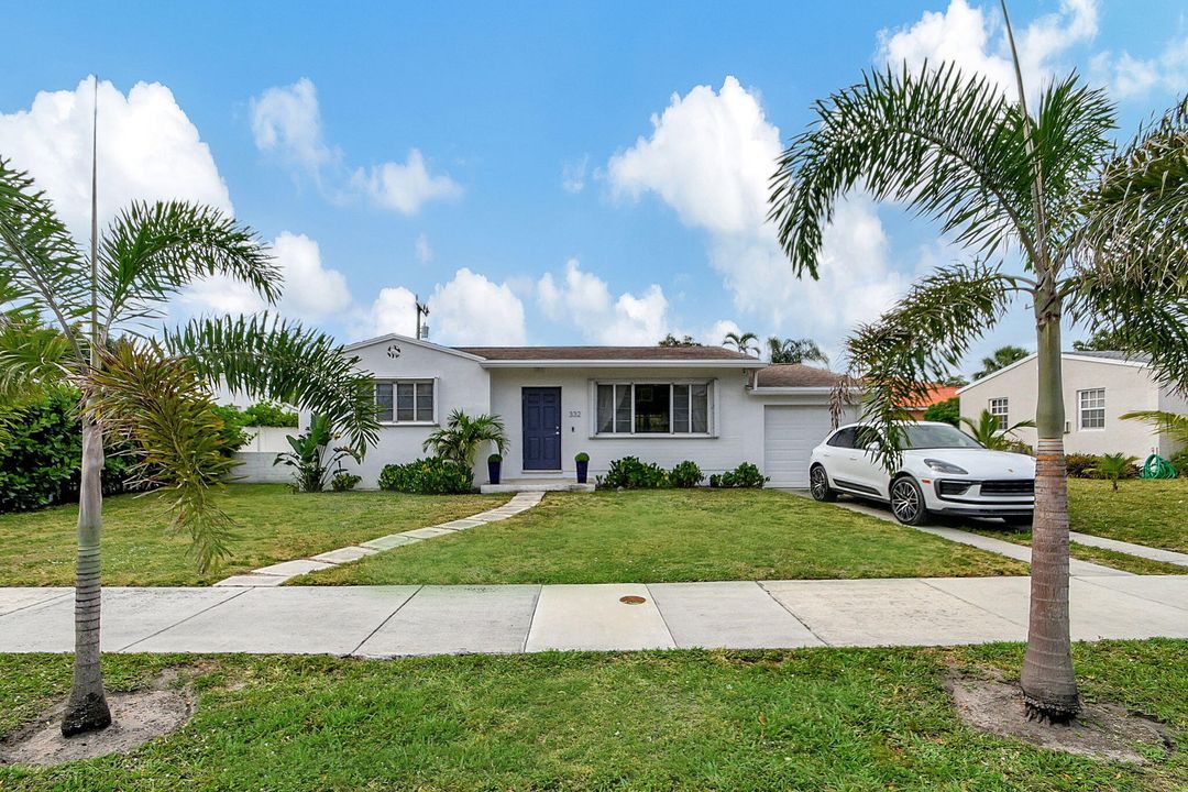 Active With Contract: $799,000 (2 beds, 1 baths, 987 Square Feet)