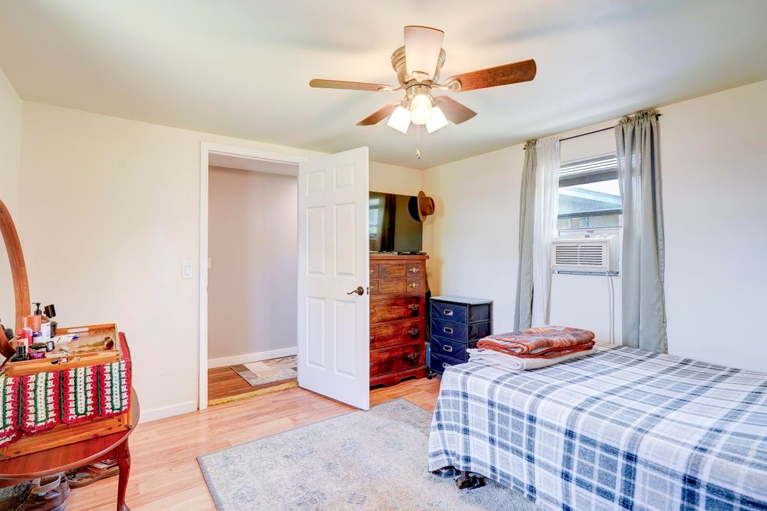 Active With Contract: $215,000 (2 beds, 1 baths, 944 Square Feet)
