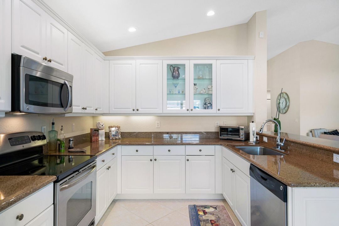 For Sale: $475,000 (2 beds, 2 baths, 1715 Square Feet)