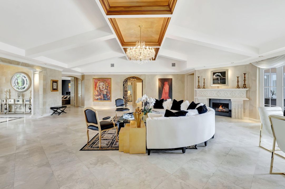 For Sale: $2,995,000 (4 beds, 6 baths, 4537 Square Feet)