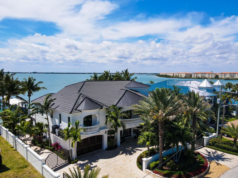 For Sale: $7,400,000 (4 beds, 5 baths, 6515 Square Feet)