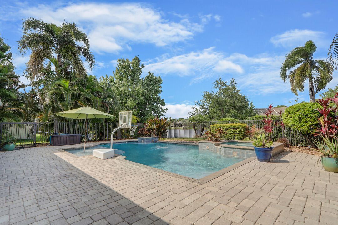 Active With Contract: $859,000 (4 beds, 2 baths, 2895 Square Feet)