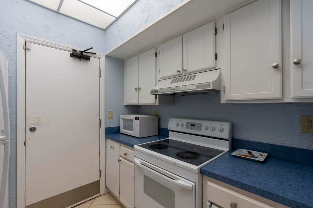 For Sale: $529,900 (2 beds, 2 baths, 1720 Square Feet)