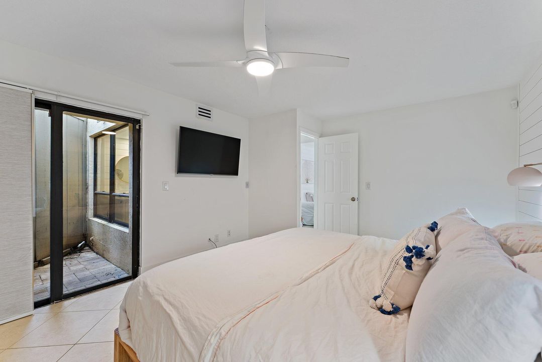 Active With Contract: $348,500 (1 beds, 1 baths, 740 Square Feet)
