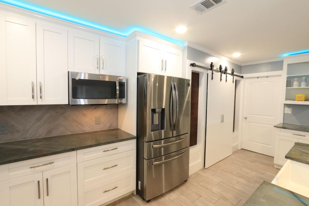 Active With Contract: $399,900 (3 beds, 2 baths, 2836 Square Feet)