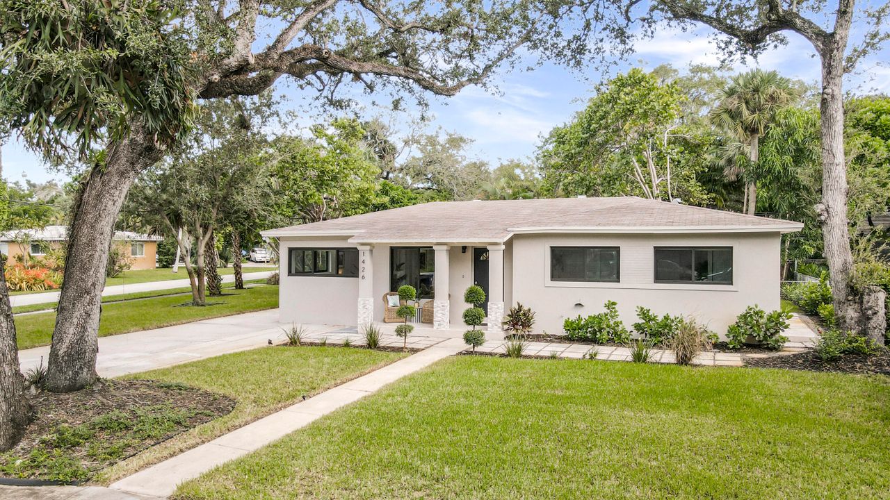 For Sale: $899,900 (4 beds, 2 baths, 1665 Square Feet)